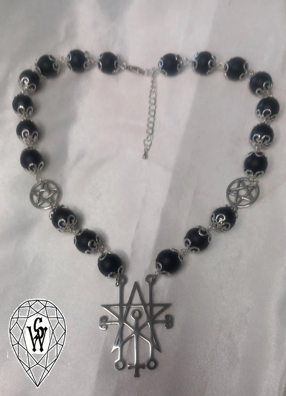 Collar con el sigilo de Astaroth adornado con perlas de ónix – photo 2